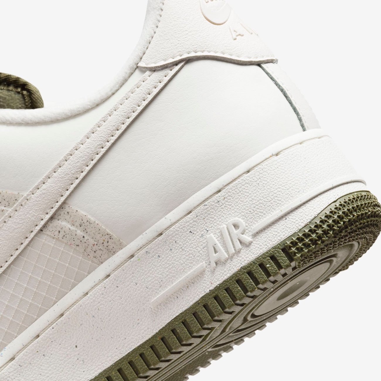 Nike Air Force 1 '07 LV8 Masculino